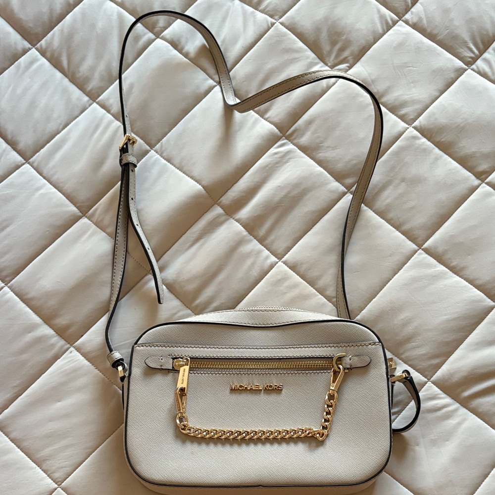 Michael Kors JET SET LARGE SAFFIANI LEATHER Cream Crossbody Bag with Gold Chain